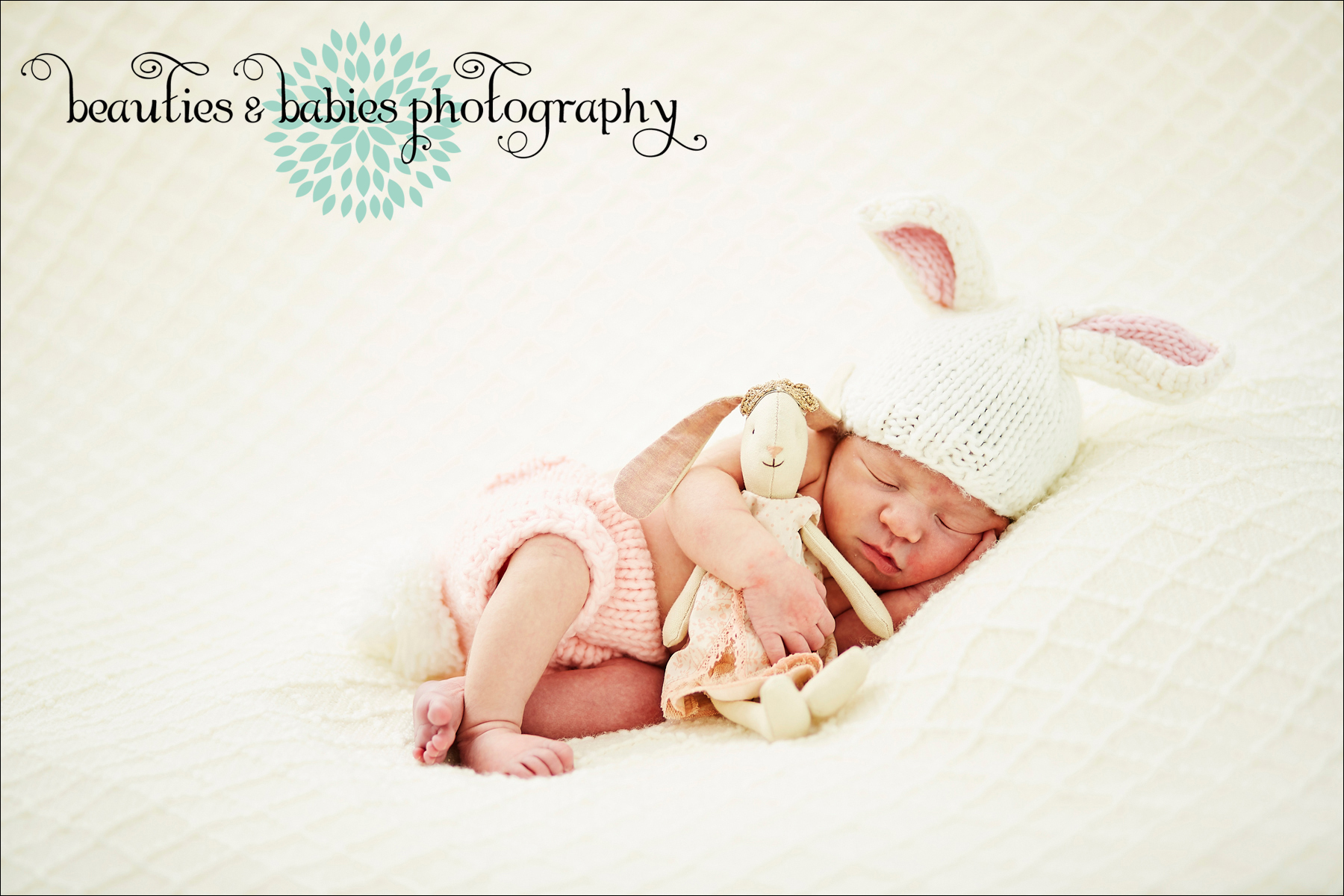 newborn photographer Los Angeles, in-home Los Angeles baby photographer, newborn baby photography Los Angeles Photographer, family photography at home, Los Angeles family lifestyle photography, big brother pictures
