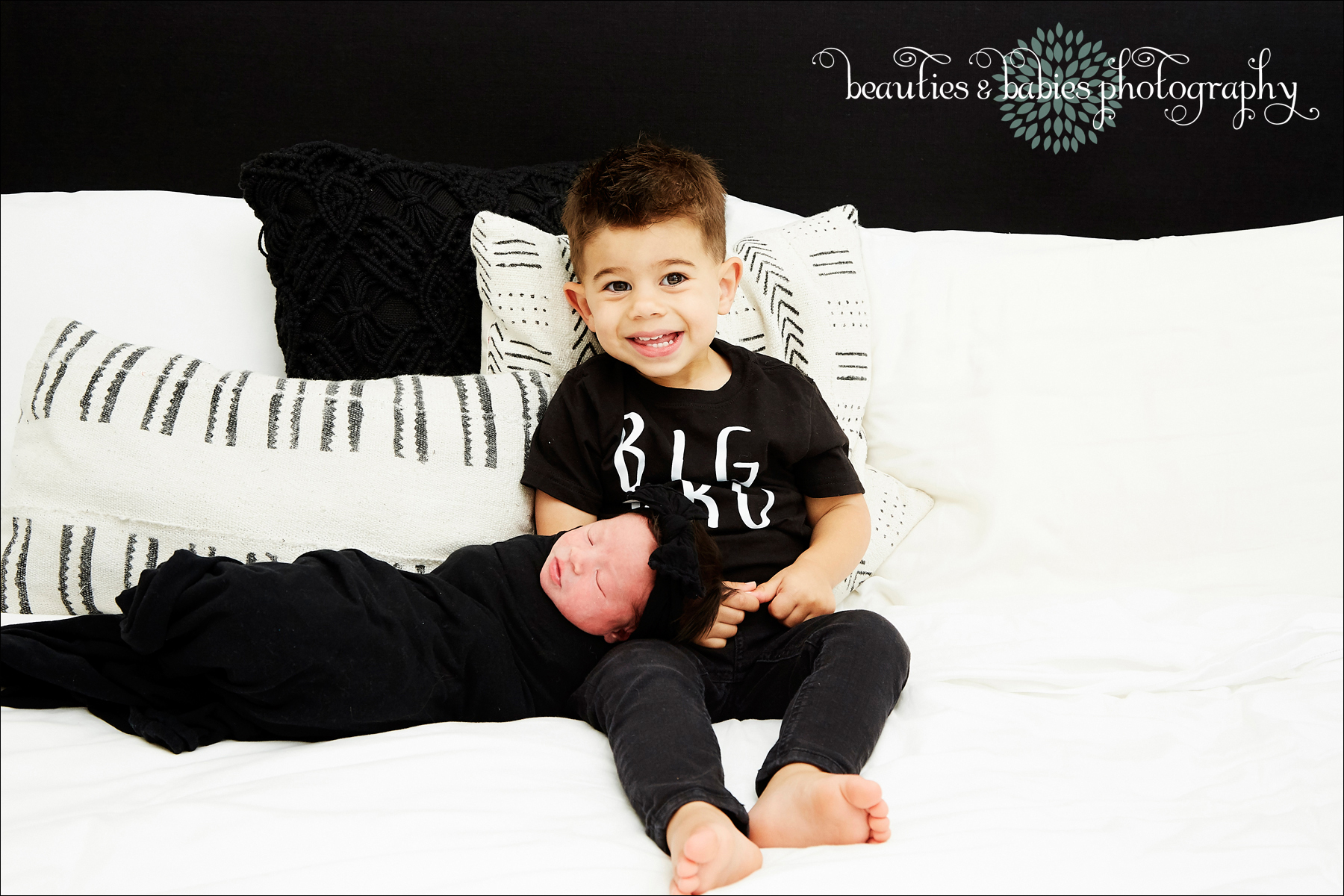 newborn photographer Los Angeles, in-home Los Angeles baby photographer, newborn baby photography Los Angeles Photographer, family photography at home, Los Angeles family lifestyle photography, big brother pictures