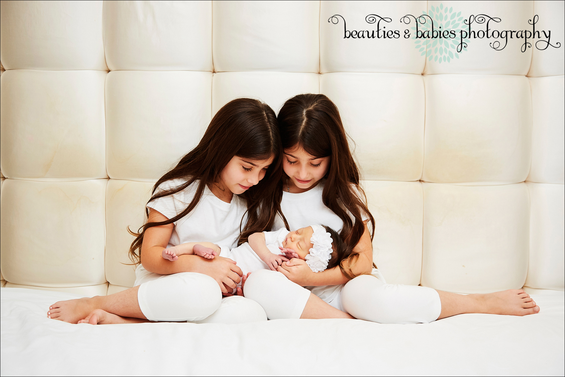 Twin big sisters newborn baby sister photography, at home newborn photographer los angeles professional kids pictures